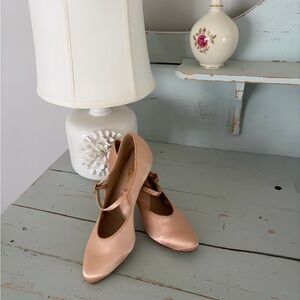 Capezio Peau de Soie Ballroom Shoes NWT